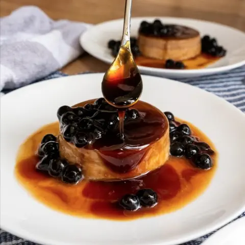 Hình ảnh Bánh flan đường đen