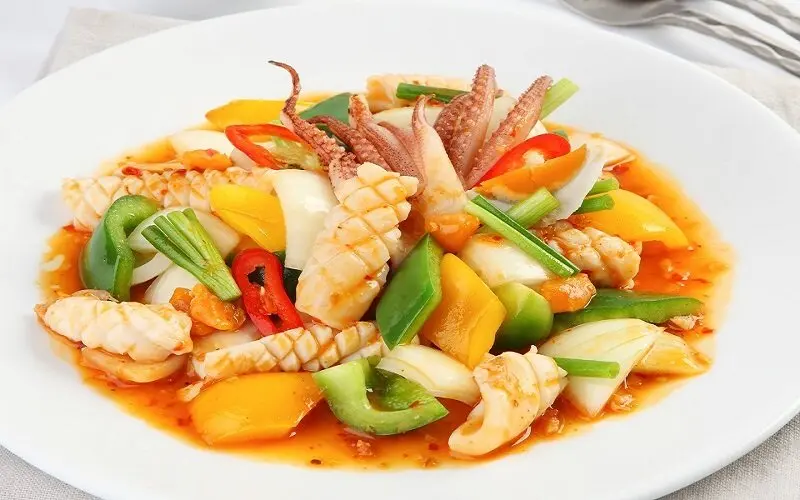Hình ảnh Mực xào hành cần