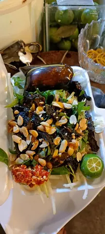 Hình ảnh Gỏi bò đen