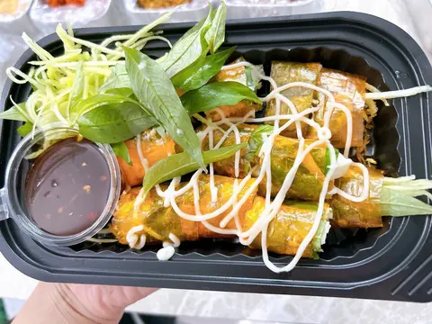 Hình ảnh Bánh tráng đỏ cuộn