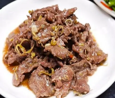 Hình ảnh Bắp bò xào sả ớt