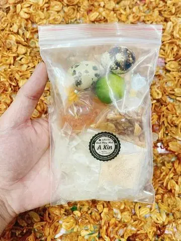 Hình ảnh Bánh Tráng Satế Hành Phi ( 2 trứng cút )