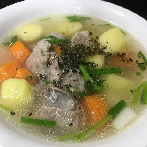 Hình ảnh Canh sườn hầm khoai tây cà rốt