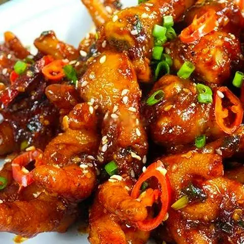 Hình ảnh Chân gà rút xương chiên giòn nước mắm