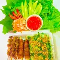 Hình ảnh Bánh hỏi cuốn thịt xiên nướng - nem lụi nướng mật ong