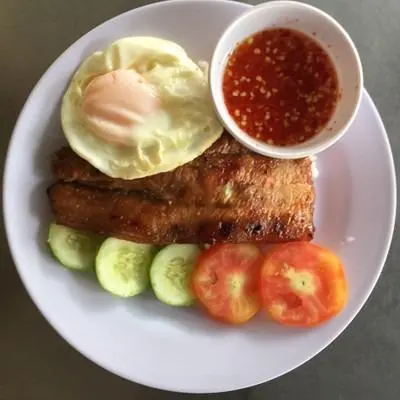 Hình ảnh Cơm ba rọi nướng ngủ vị - ốp la