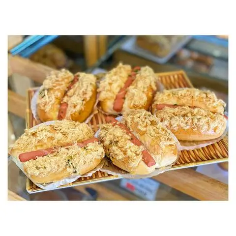 Hình ảnh Bánh mì chà bông xúc xích