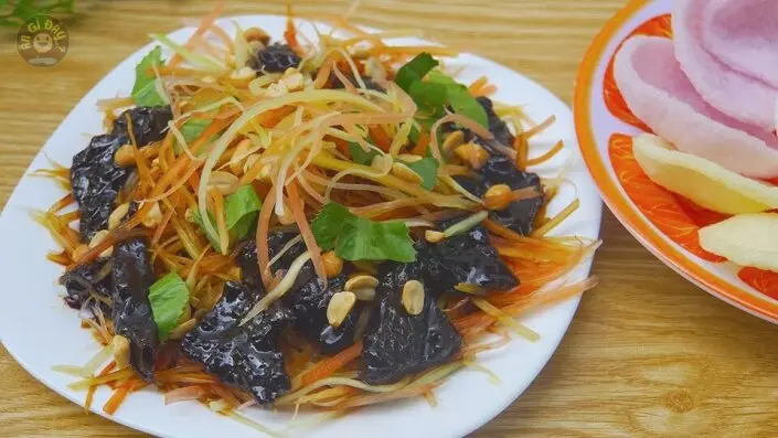 Hình ảnh Gỏi đu đủ - bò đen