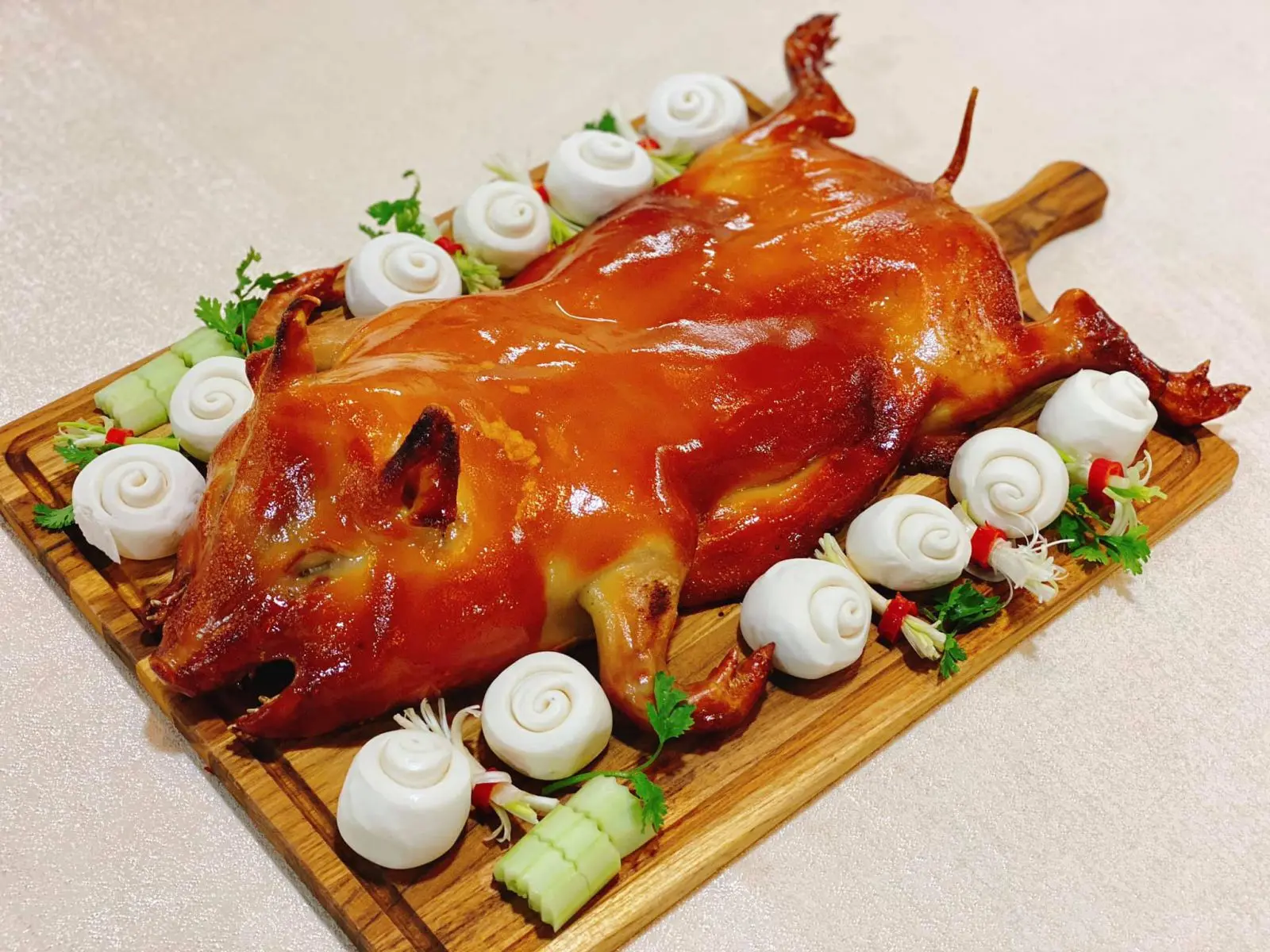 Hình ảnh Heo sữa quay da giòn