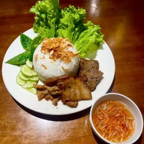 Hình ảnh 1 cơm thịt chả - 1 cơm bò om sá riềng - tặng 1 trà tắc
