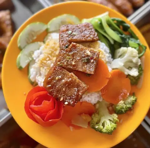Hình ảnh Cơm ba chỉ chay