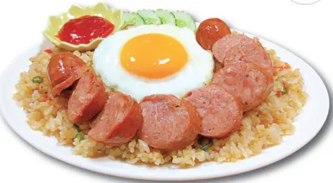 Hình ảnh Cơm 2 cây xúc xích