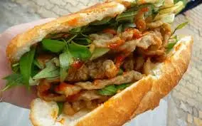 Hình ảnh Bánh mì chả cá đặc biệt