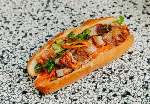 Hình ảnh Bánh mì heo quay