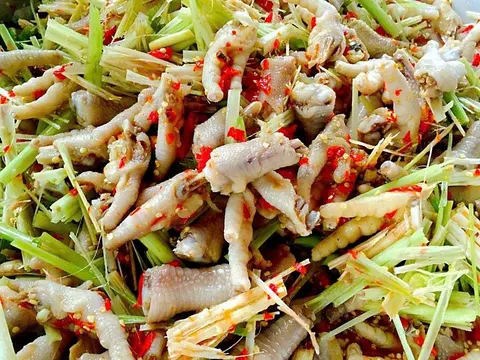 Hình ảnh Chân gà muối sả ớt - 500gr