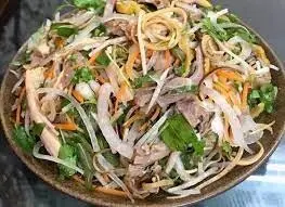 Hình ảnh Nộm gà xé phay - nửa con