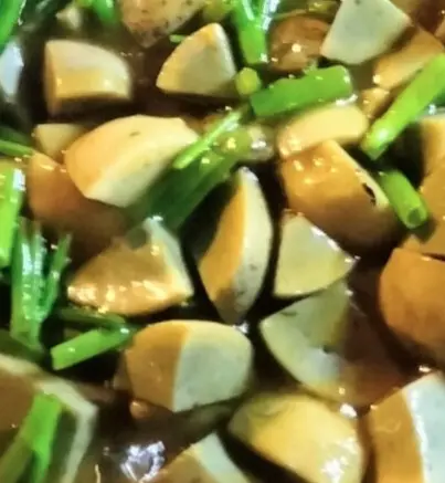 Hình ảnh Trứng gà nướng xào tỏi - rau muống/2trứng