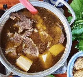 Hình ảnh Lẩu bò thập cẩm lớn