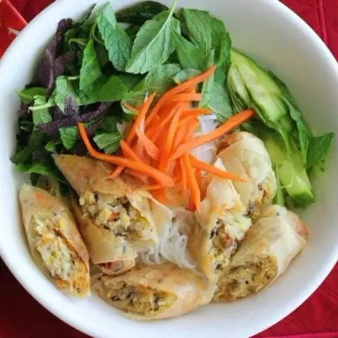 Hình ảnh Bún tươi chả giò chay