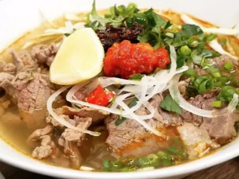 Hình ảnh Bún bò tái