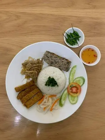 Hình ảnh Cơm tấm chay sala - Broken rice with vegan slices and tofu loaf