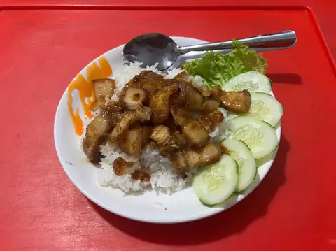 Hình ảnh Cơm ba rọi sốt sa tế