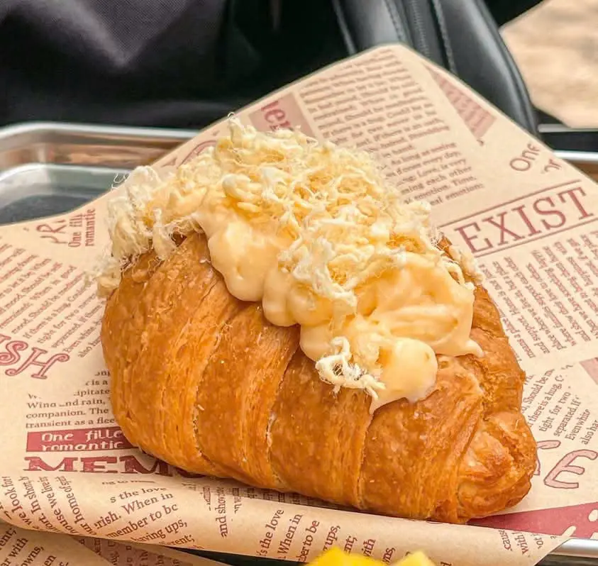 Hình ảnh Croissant phô mai chà bông