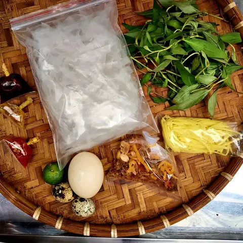Hình ảnh Bánh tráng trứng gà trứng cút ( Tự Trộn )