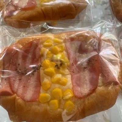 Hình ảnh Bánh mì jambong xúc xích