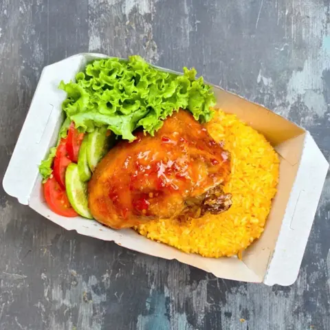 Hình ảnh Cơm chiên má đùi sốt bbq