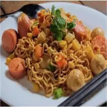 Hình ảnh Mì trộn xúc xích cá viên