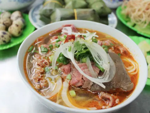 Hình ảnh Bún bò tái chả