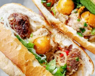 Hình ảnh Bánh mì thịt nướng bì trứng
