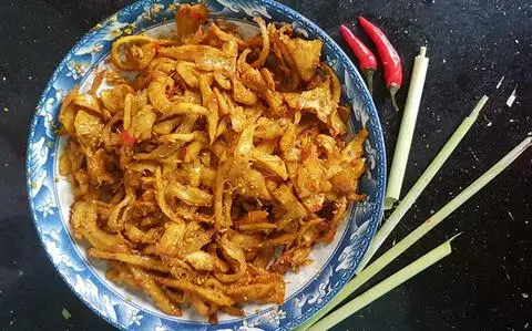 Hình ảnh Cơm mì căn chiên xả ớt