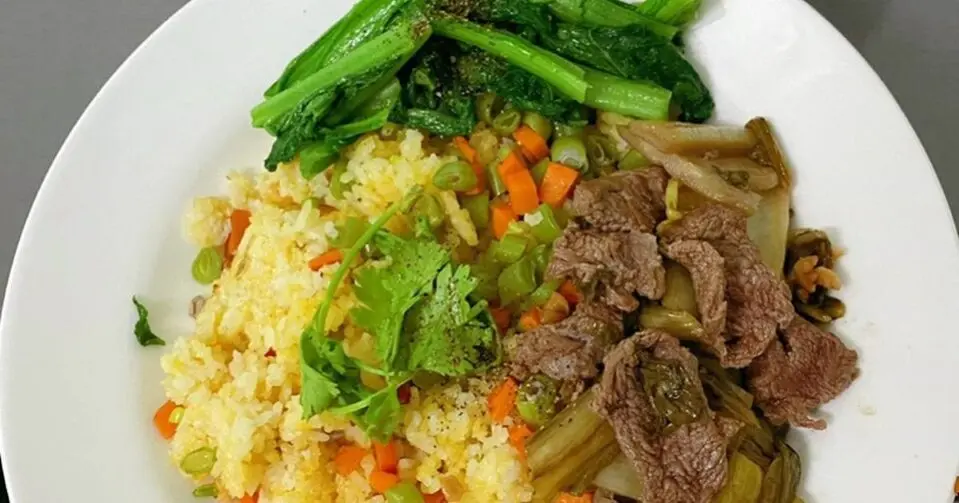 Hình ảnh Cơm bò xào cải
