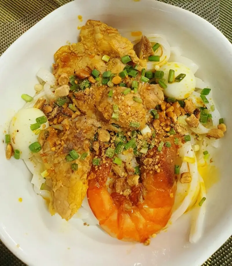 Hình ảnh Mì quảng tôm thịt trứng