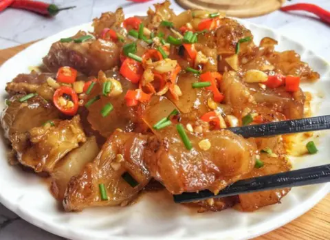 Hình ảnh Gân bò xào sa tế