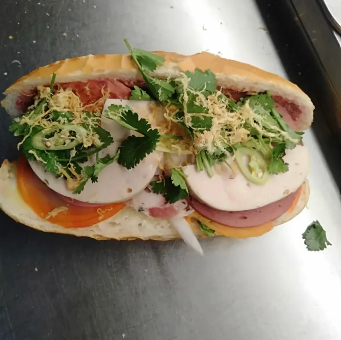 Hình ảnh Bánh mì thịt chả đặc biệt