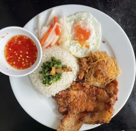 Hình ảnh Cơm tấm sườn bì trứng