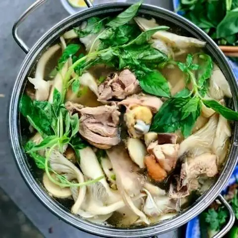 Hình ảnh Lẩu gà lá é