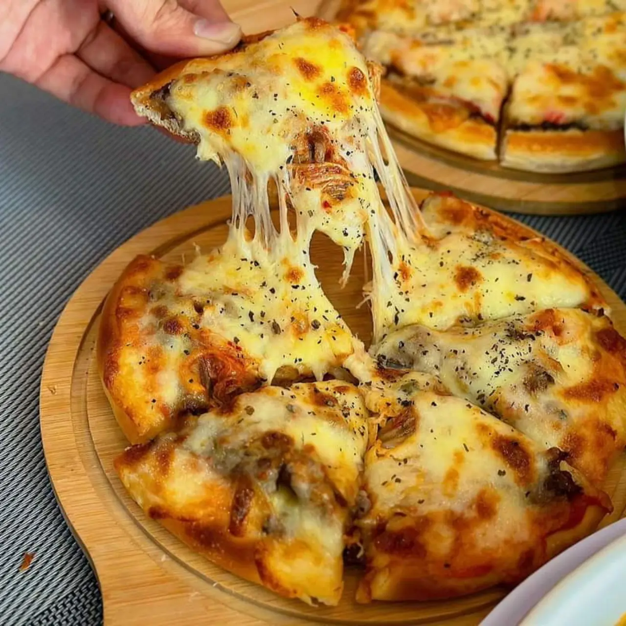 Hình ảnh Pizza xúc xích cheese