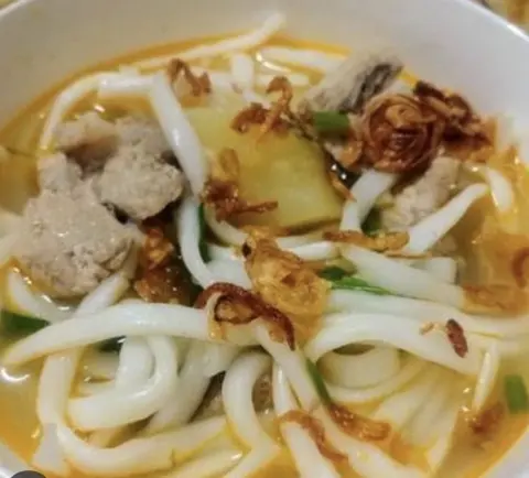 Hình ảnh Bánh canh bột gạo sắt xương