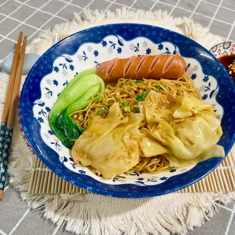 Hình ảnh Mì khô sủi cảo - xúc xích