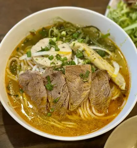 Hình ảnh Bún bò nạm chả