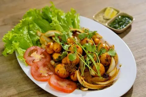 Hình ảnh Trứng non xào củ hành ớt xanh