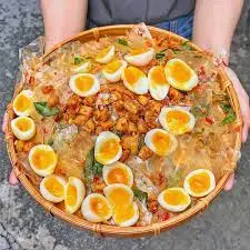 Hình ảnh Bánh tráng dẻo trứng cút lòng đào - tóp mỡ