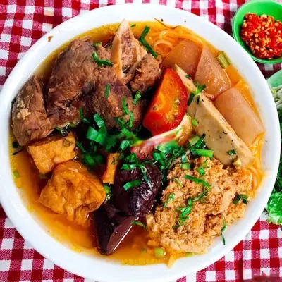 Hình ảnh Bún riêu đầy đủ giò nạc