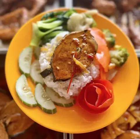 Hình ảnh Cơm cá thu chay