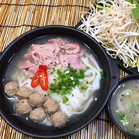 Hình ảnh Phở tái viên