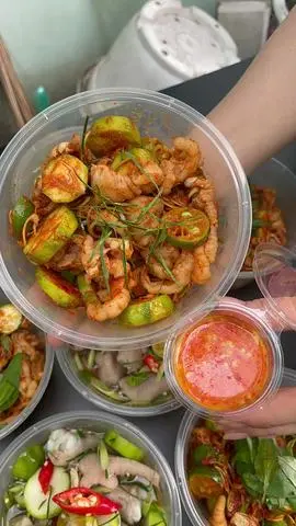 Hình ảnh Chân gà sốt Thái rút xương
